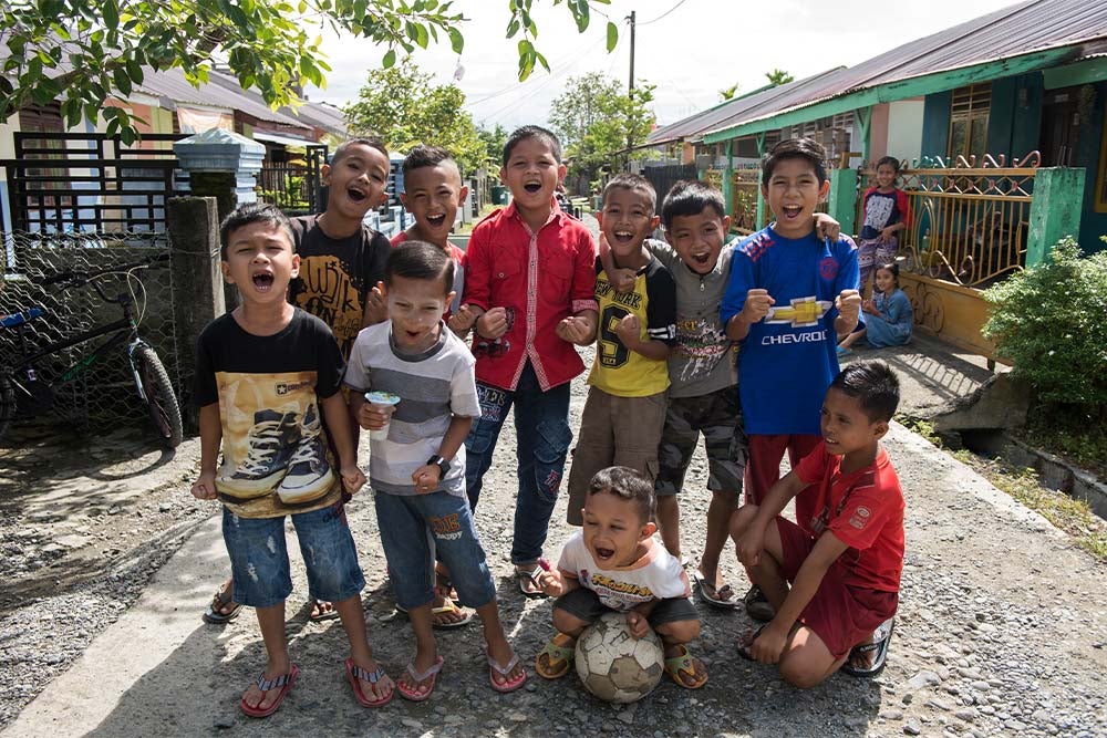 Deri dan teman-temannya bersorak