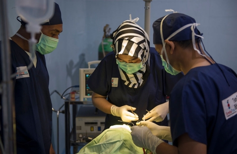 Indonesian surgeon performing cleft surgery