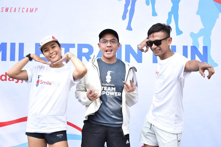 Smile Train supporters smiling at a Running for Smiles event